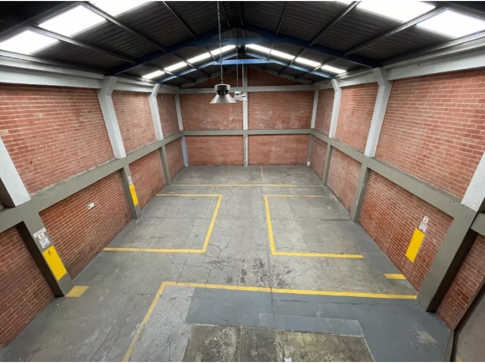 ARRIENDO BODEGA 461 m² PENSILVANIA PUENTE ARANDA