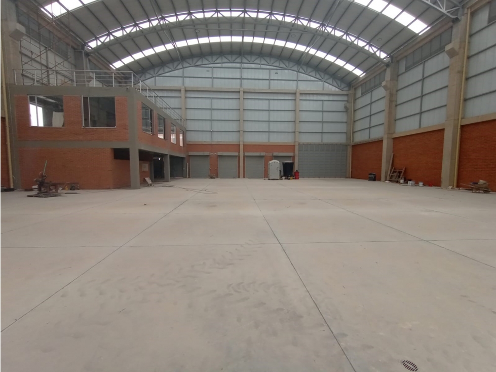 SE ARRIENDA BODEGA 2.434 m² ZONA INDUSTRIAL FONTIBON — foto 3