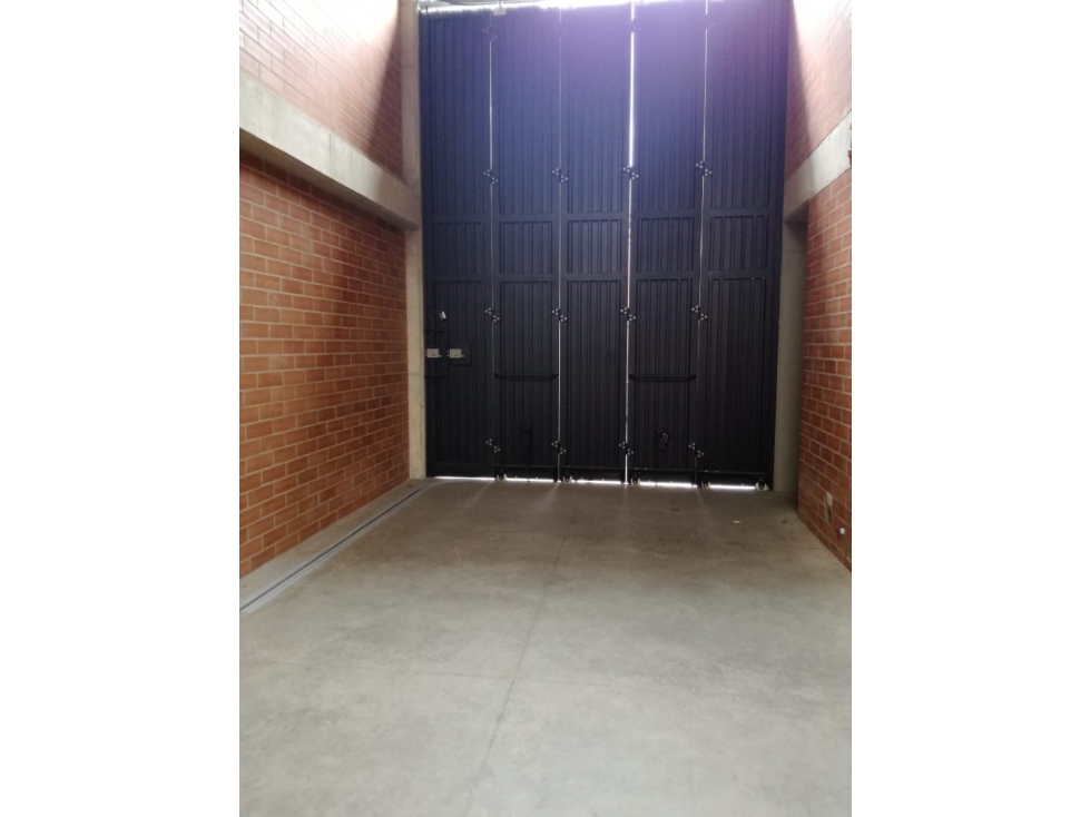 ARRIENDO BODEGA 350 m² FONTIBON INDUSTRIAL — foto 4