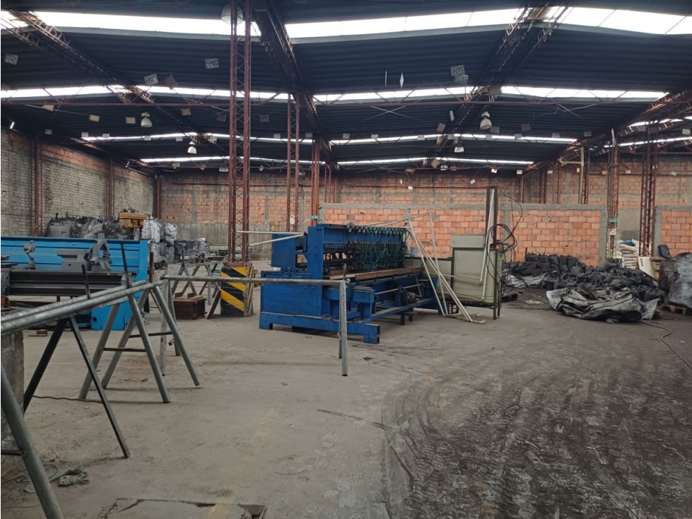 BODEGA DE 1.300 M² EN ZONA DE ALTO IMPACTO EN CAZUCA — foto 4