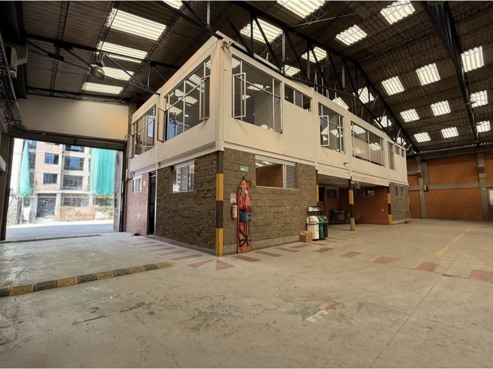 BODEGA DE 2.300 M² EN MONTEVIDEO — foto 5