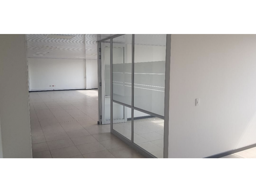 BODEGA DE 1.100 M² EN MONTEVIDEO — foto 4