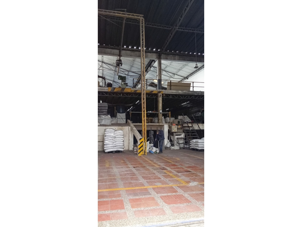 BODEGA DE 1.916 M² EN ORTEZAL, ZONA INDUSTRIAL DE PUENTE ARANDA — foto 6