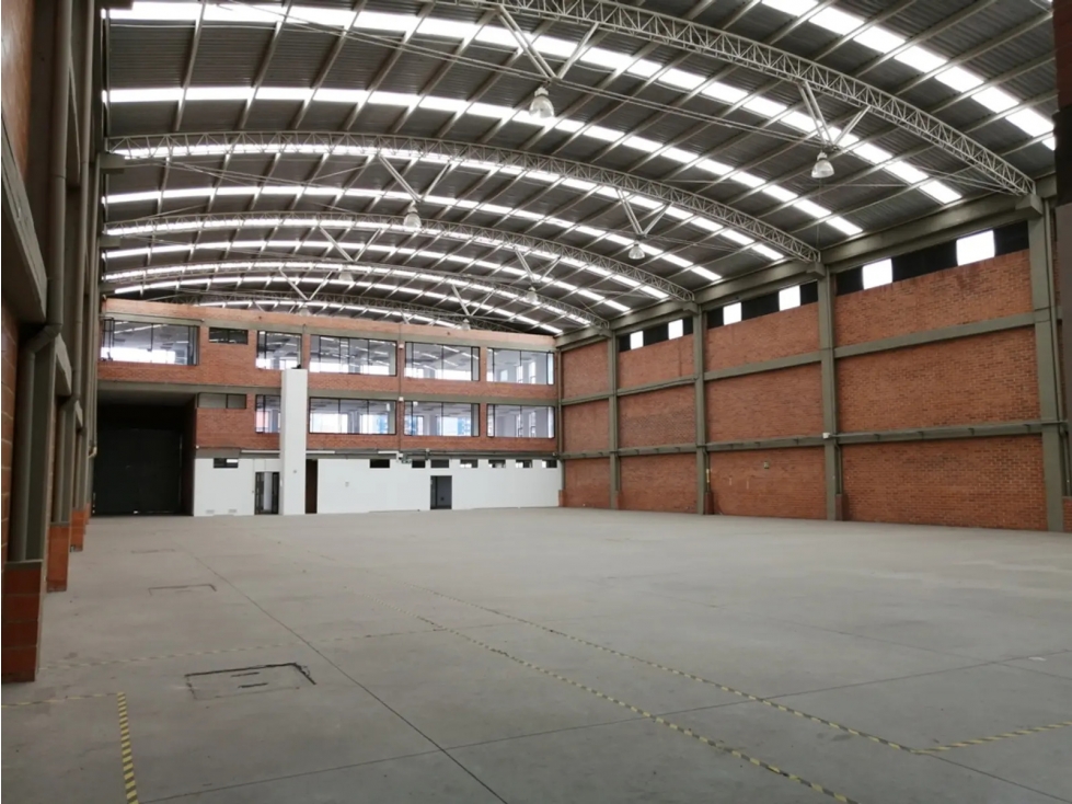 ¡Disponible! Gran Bodega Industrial de 2.641 mÂ² en Parque Empresarial — foto 2
