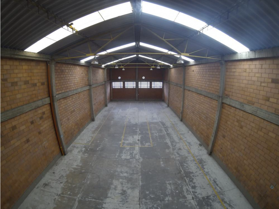 BODEGA DE 699 M² SECTOR MONTEVIDEO ZONA INDUSTRIAL