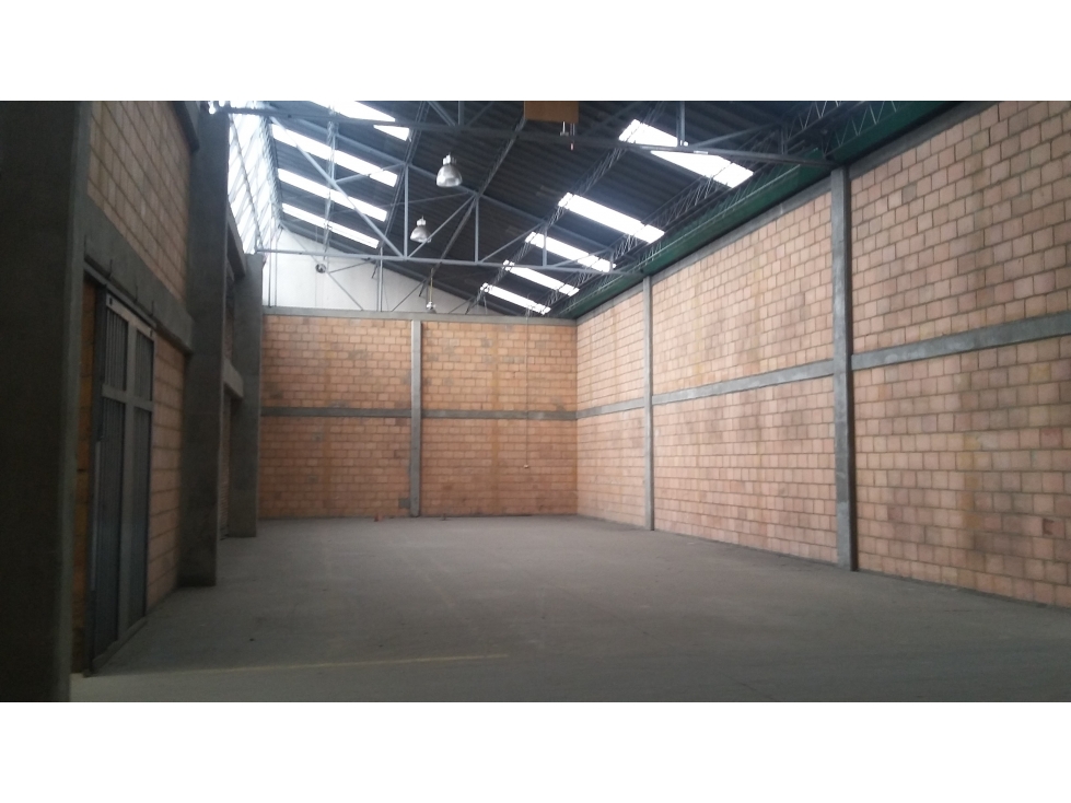 ARRIENDO BODEGA 4.300 m² ZONA INDUSTRIAL ALTO IMPACTO VENECIA - 3