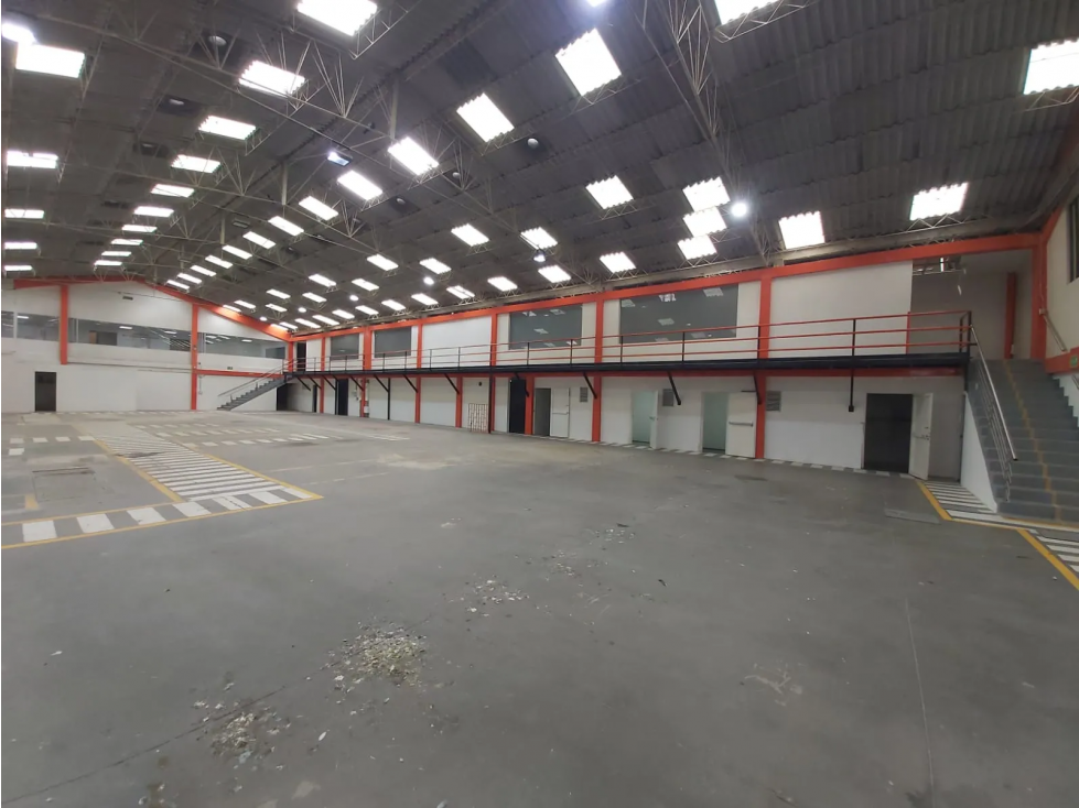 ARRIENDO BODEGA FONTIBÓN 2.192 m² - 2