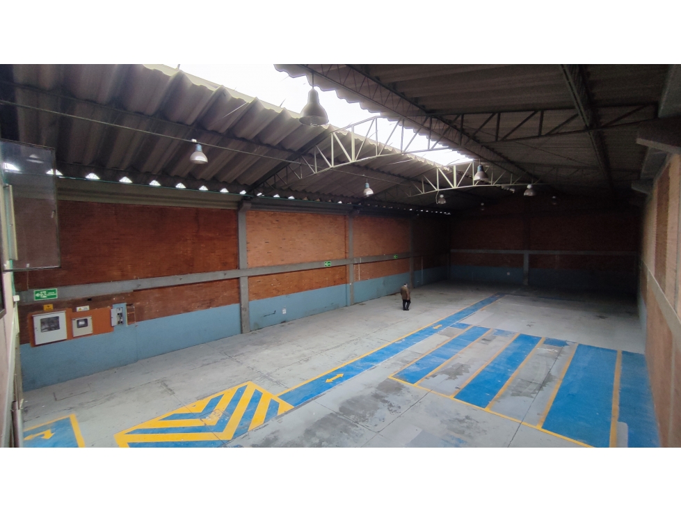 ARRIENDO BODEGA DE 820 M² EN MONTEVIDEO - 5