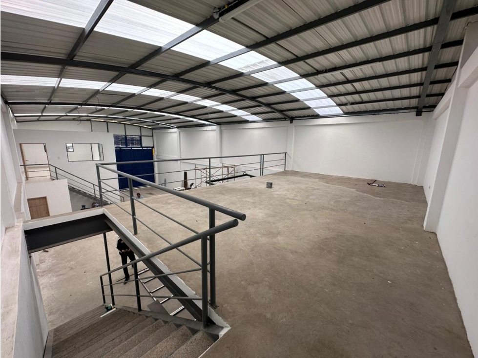 ARRIENDO BODEGA 310 m² PUENTE ARANDA - 6