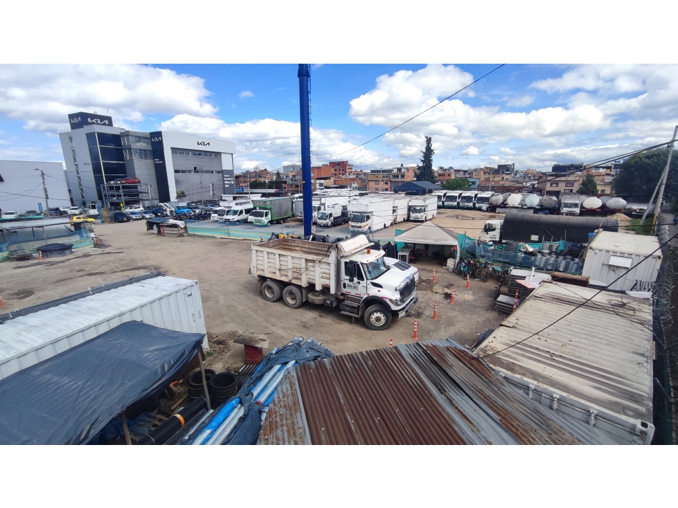 VENDO - ARRIENDO LOTE ESQUINERO DE 5.613 M², COMERCIAL E INDUSTRIAL - 6