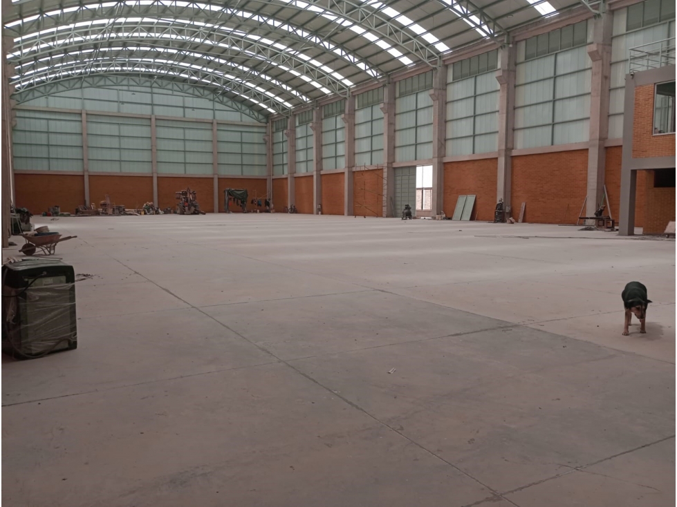 SE ARRIENDA BODEGA 2.434 m² ZONA INDUSTRIAL FONTIBON — foto 4