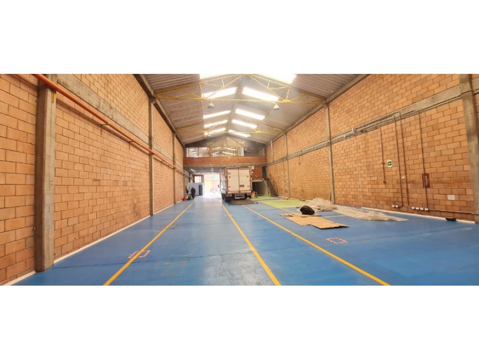 ARRIENDO BODEGA 700 M² MONTEVIDEO