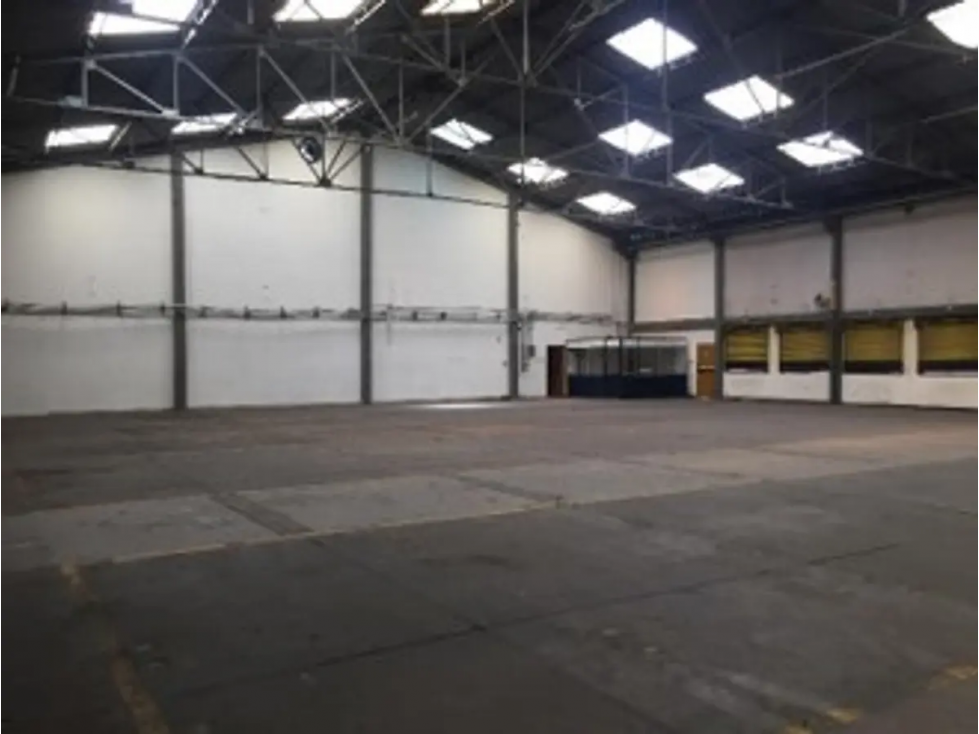 BODEGA DE 4.956 m² EN ZONA INDUSTRIAL DE PUENTE ARANDA — foto 3