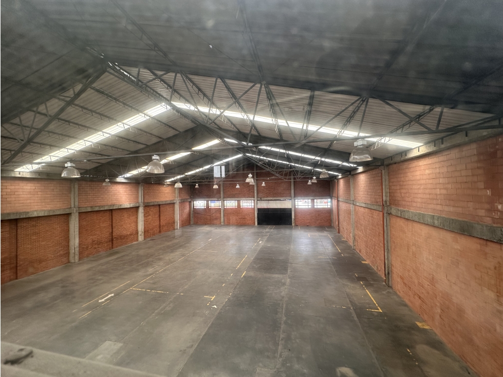 BODEGA DE 1.250 M² EN ZONA INDUSTRIAL DE MONTEVIDEO — foto 5