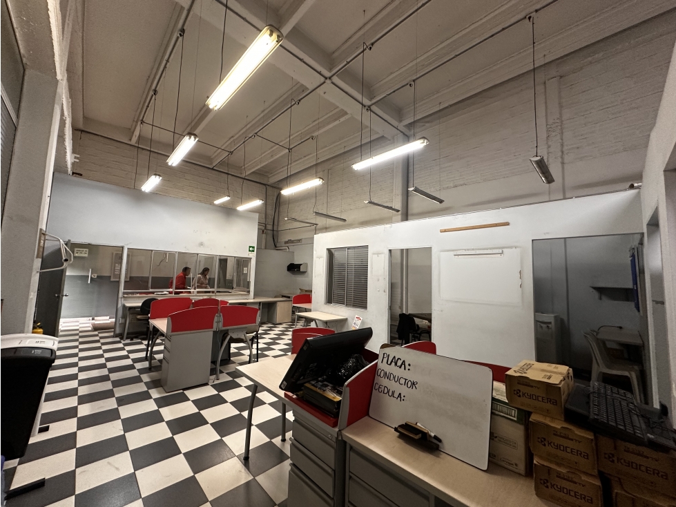 LOCAL COMERCIAL DE 90 M² EN MONTEVIDEO