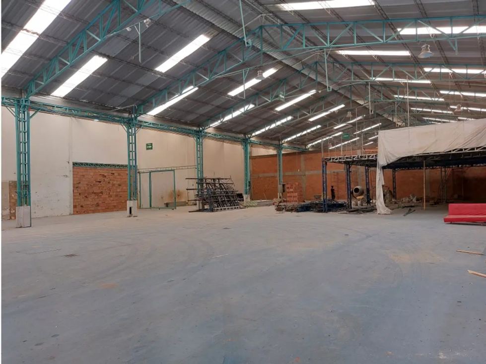 BODEGA DE 1.300 M² EN ENGATIVÁ — foto 4
