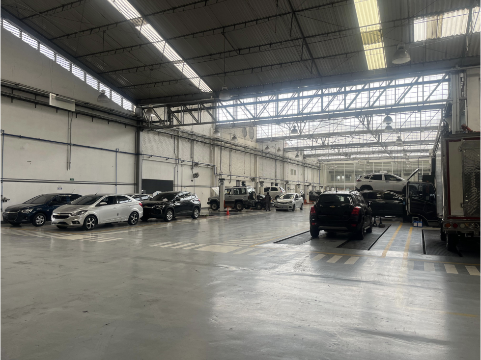 VITRINA COMERCIAL AUTOMOTRIZ 10.329 M² SOBRE VÍA PRINCIPAL TUNJUELITO — foto 2