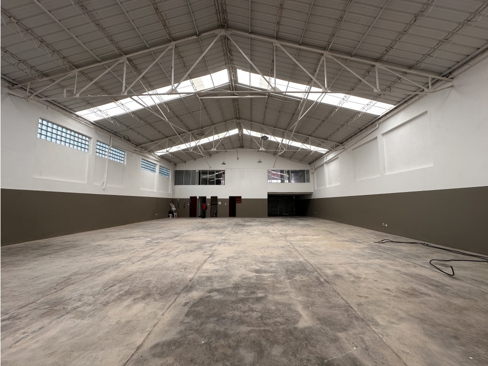 BODEGA DE 575 M² ORTEZAL, PUENTE ARANDA — foto 2