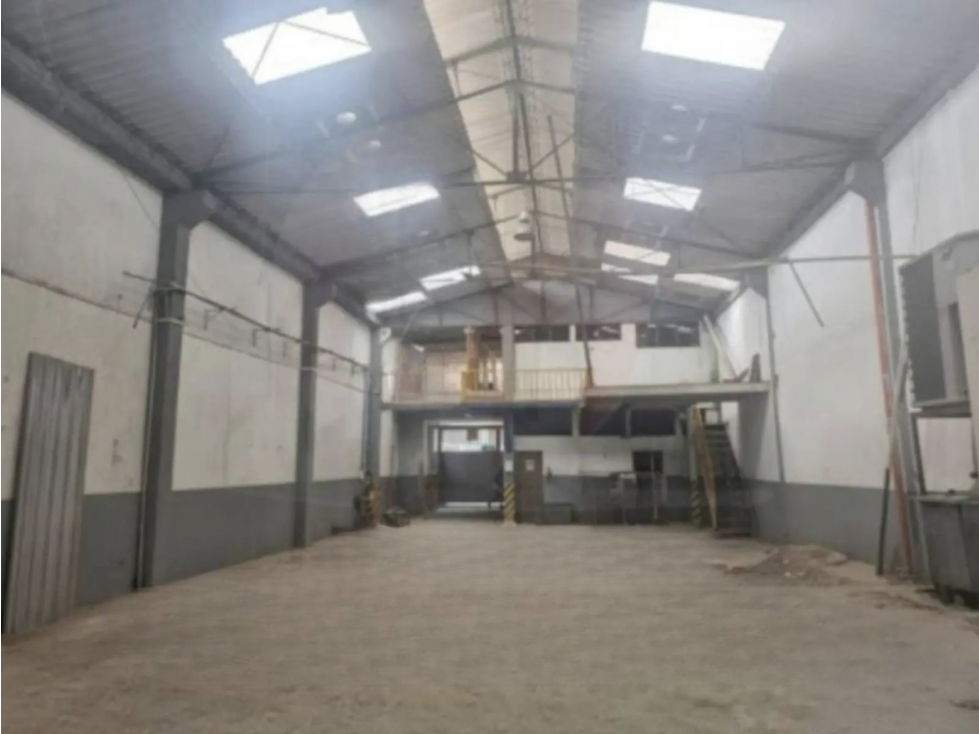 BODEGA DE 614 M² EN GORGONZOLA, ZONA INDUSTRIAL DE PUENTE ARANDA. — foto 2