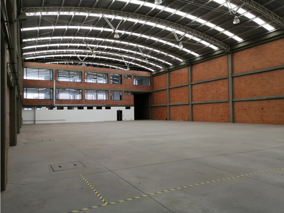 ¡Disponible! Gran Bodega Industrial de 2.641 mÂ² en Parque Empresarial — foto 4