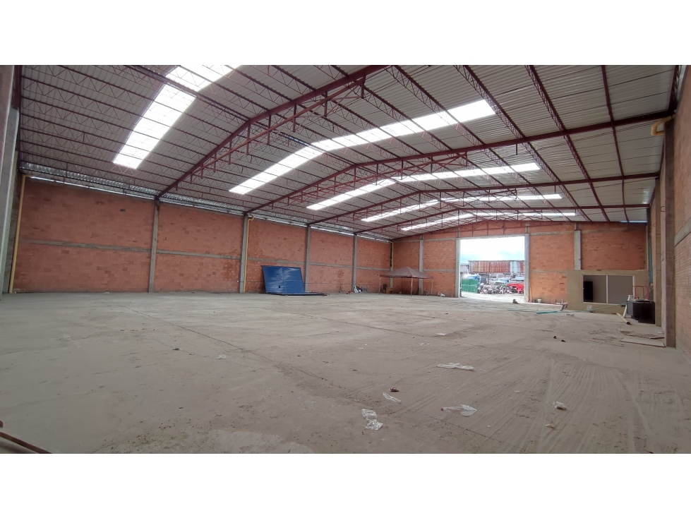 BODEGA INDUSTRIAL DE 750 m² - ALTO IMPACTO EN FONTIBÓN — foto 3