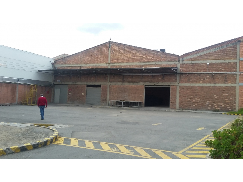 ARRIENDO BODEGA 4.300 m² ZONA INDUSTRIAL ALTO IMPACTO VENECIA - 4