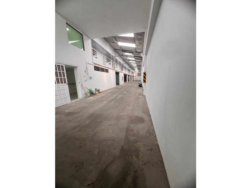 ARRIENDO EXCELENTE BODEGA 1.500 m² FONTIBON - 6