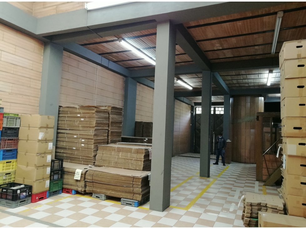 BODEGA DE 300 m² SOBRE AV. LA ESPERANZA, FONTIBÓN.