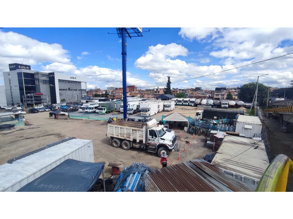 VENDO - ARRIENDO LOTE ESQUINERO DE 5.613 M², COMERCIAL E INDUSTRIAL - 5