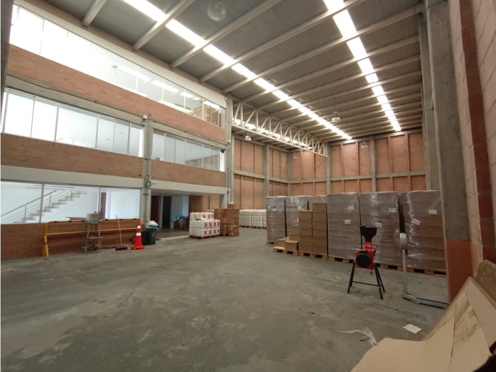 ARRIENDO BODEGA 635 m² PARQUE INDUSTRIAL CALLE 80 SIBERIA - 6
