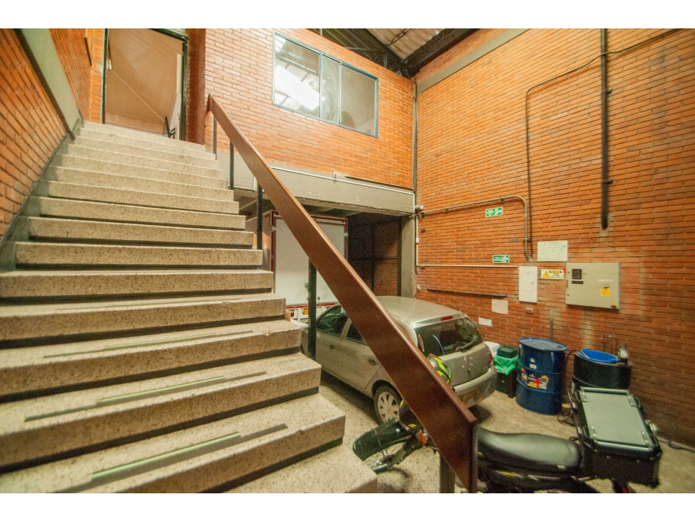 ARRIENDO BODEGA 400 m² GORGONZOLA — foto 4