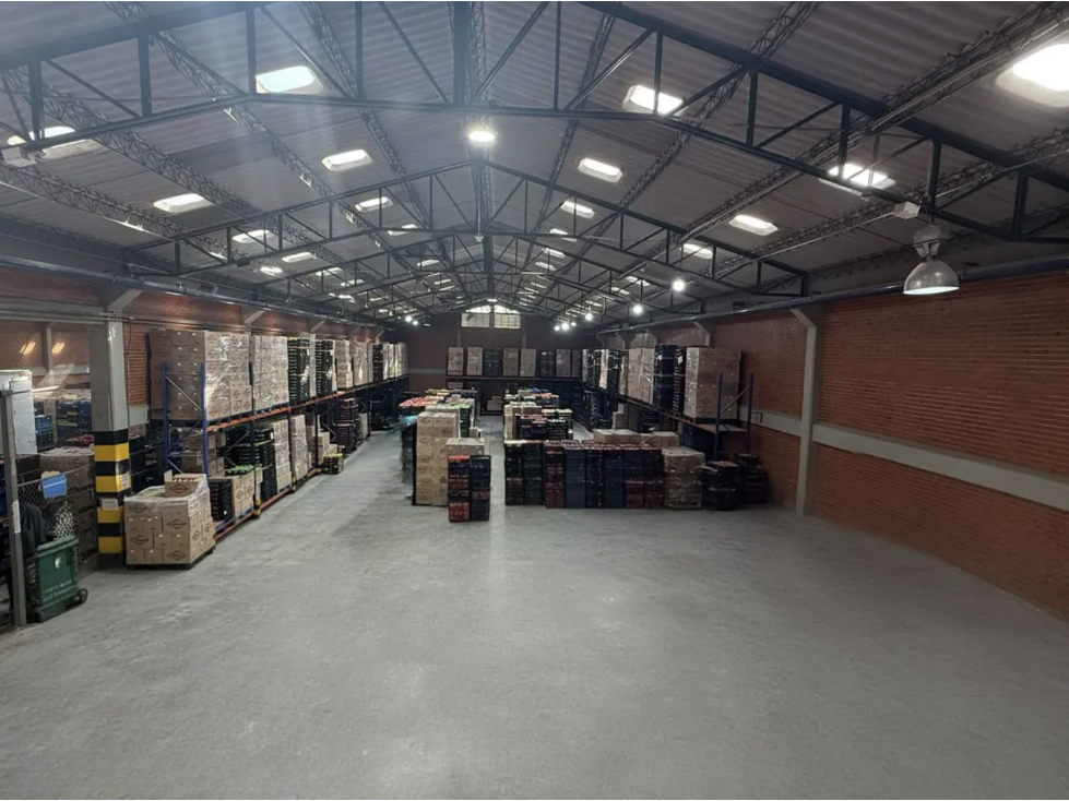 BODEGA DE 2.300 M² EN MONTEVIDEO — foto 4