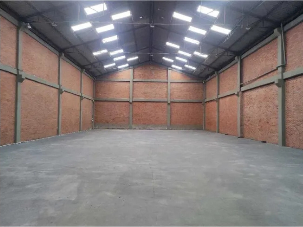 BODEGA DE 1.200 M² EN MONTEVIDEO. CARGA ELÉCTRICA 150 KVA
