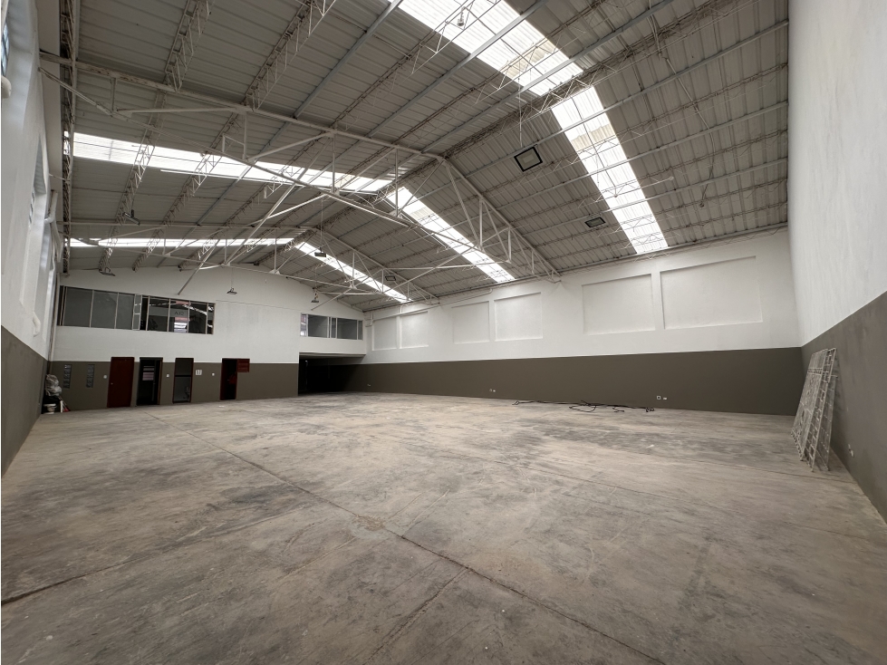 BODEGA DE 575 M² ORTEZAL, PUENTE ARANDA — foto 3