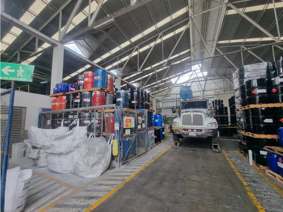 BODEGA DE 1.767,86 M² EN ZONA INDUSTRIAL DE FONTIBÓN