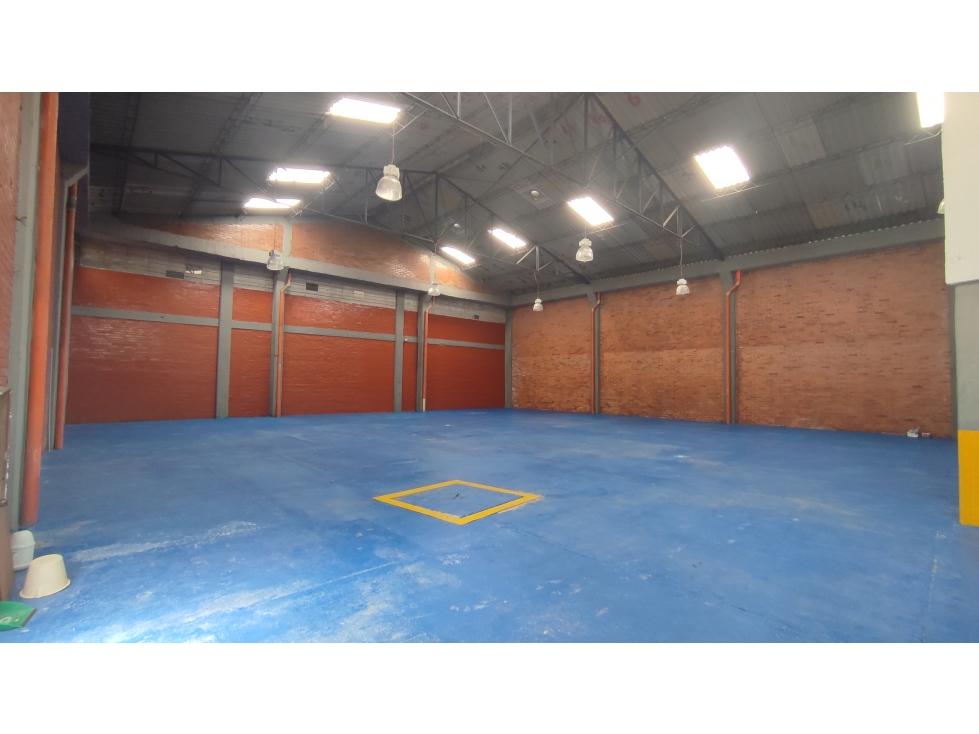 BODEGA DE 1.270 m² EN ZONA INDUSTRIAL ALQUERIA LA FRAGUA