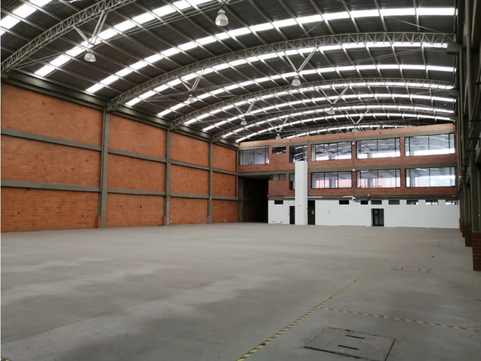 ¡Disponible! Gran Bodega Industrial de 2.641 mÂ² en Parque Empresarial — foto 3