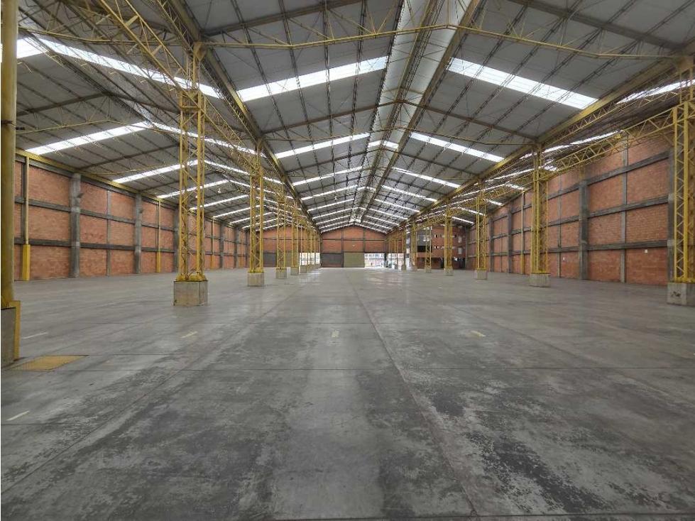 EXCELENTE BODEGA DE 6.854 M² EN ARRIENDO ZONA INDUSTRIAL MONTEVIDEO — foto 2