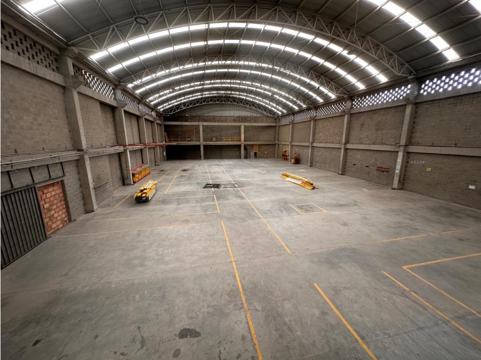 BODEGA INDUSTRIAL DE 1600 M² EN ARRIENDO - EL TINTAL, BOGOTÀ