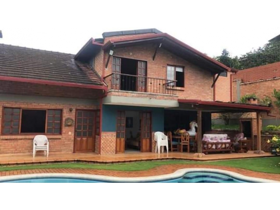 CASA EN VENTA LAGOS DEL CACIQUE