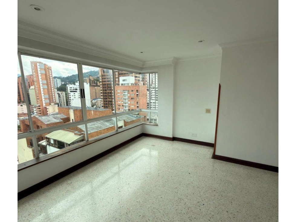 APARTAMENTO EN VENTA CONJ. PORTAL DE LA SIERRA - CABECERA — foto 3