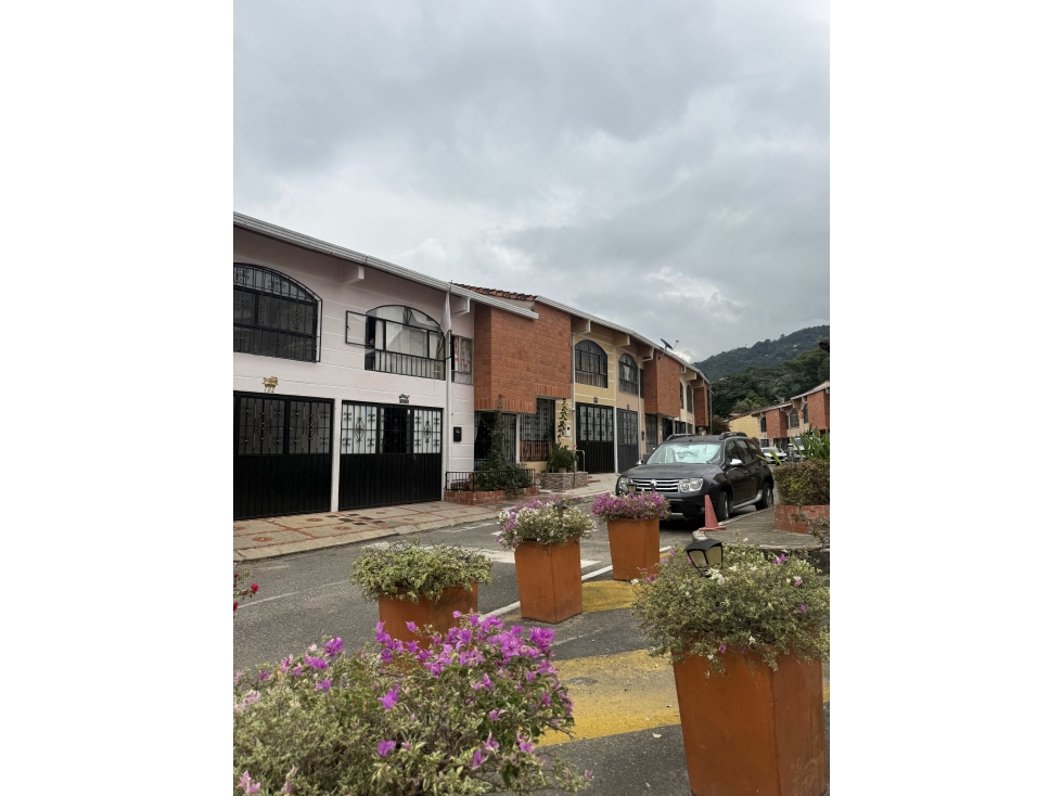 CASA EN VENTA URBA. PARAGUITAS REAL - FLORIDABLANCA