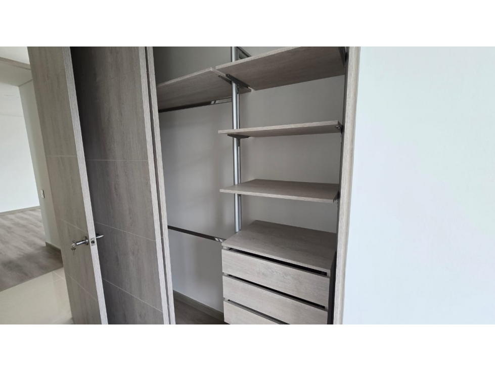 APARTAMENTO EN VENTA CONJ. LA GRAN RESERVA ANDALUCIA - CACIQUE — foto 6