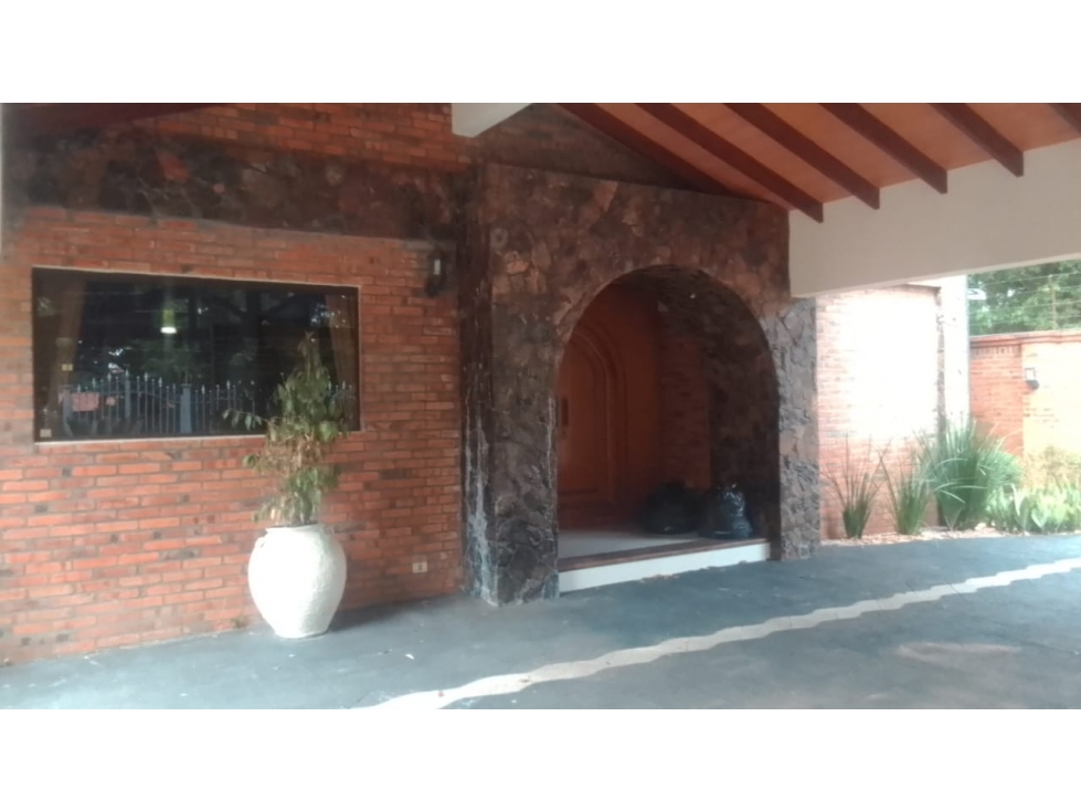 EN VENTA LUJOSA CASA EN LAMBARE ZONA CENTRICA - 5
