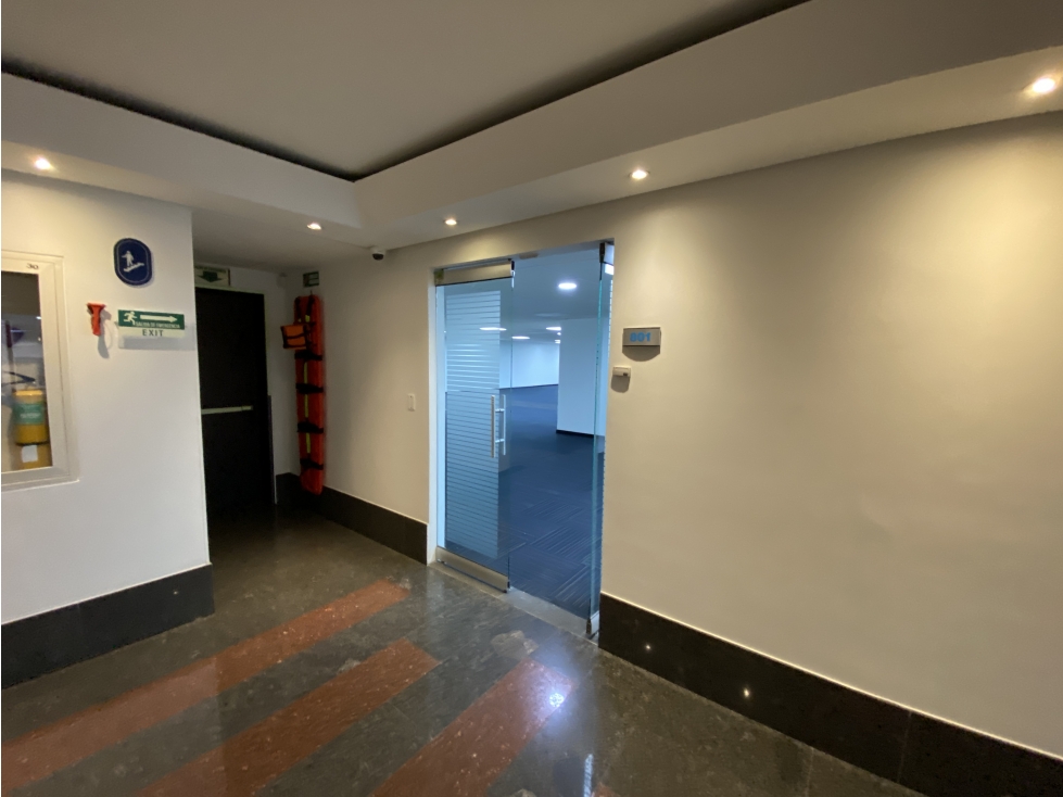 ARRIENDO HERMOSA OFICINA ZONA FINANCIERA DE BOGOTA — foto 2