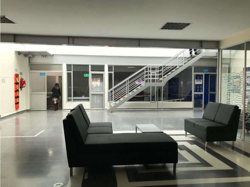 ARRIENDO BODEGA CON OFICINAS — foto 3