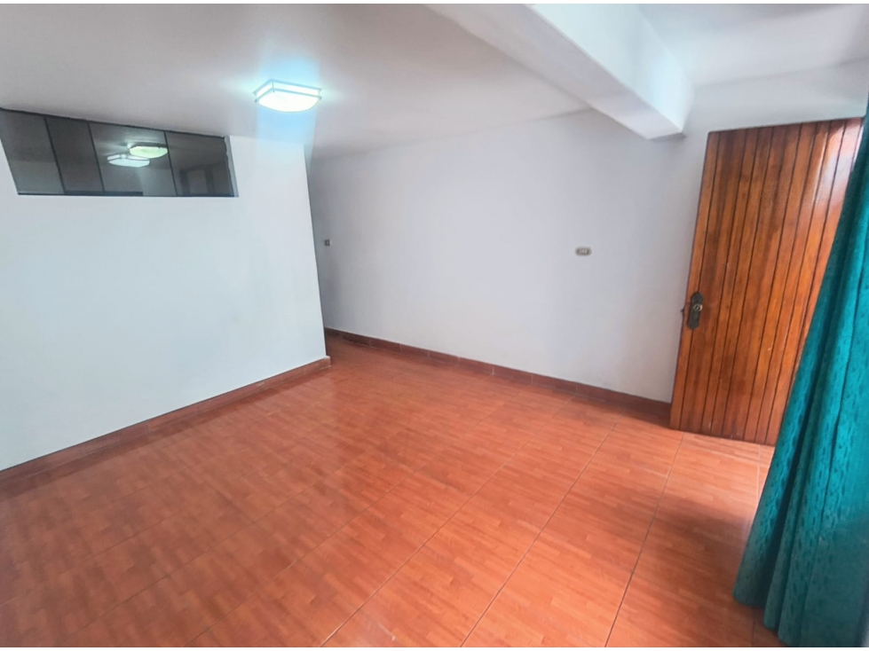 SURQUILLO DEPARTAMENTO EN VENTA PRIMER PISO - 4