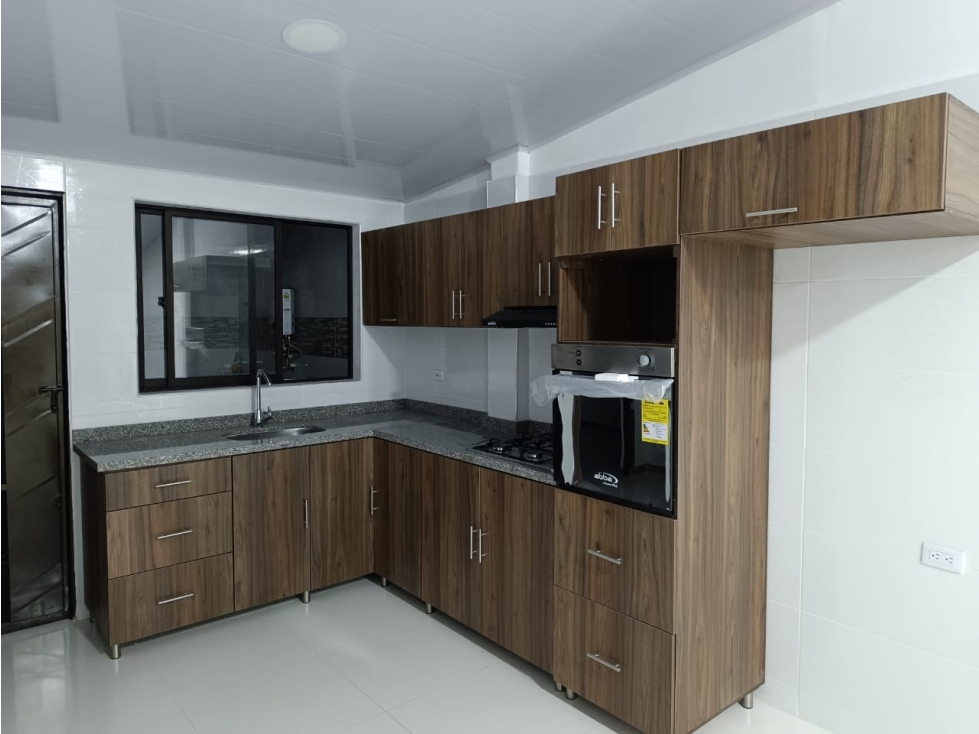 SE VENDE CASA EN EL BARRIO POBLADO II, EXCELENTES ACABADOS, PEREIRA — foto 2