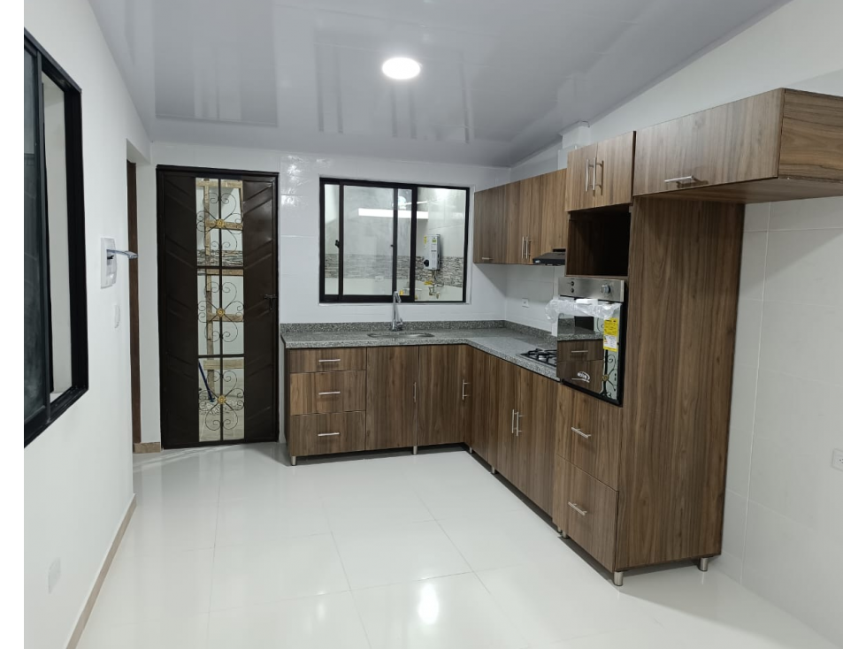 SE VENDE CASA EN EL BARRIO POBLADO II, EXCELENTES ACABADOS, PEREIRA