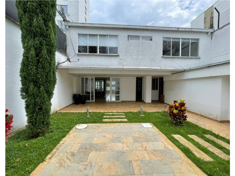 EN VENTA LUJOSA CASA EN PINARES DE SAN MARTÍN, PEREIRA, RISARALDA